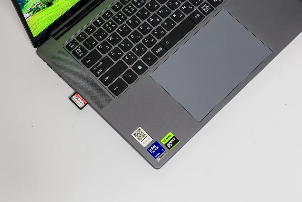 SDカードを刺した状態